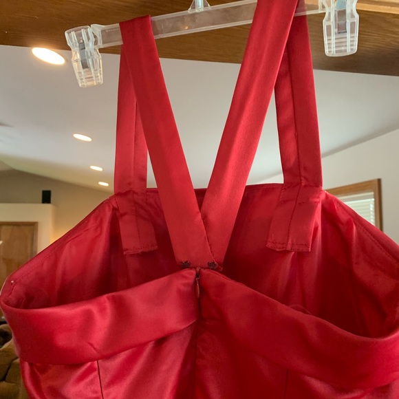 Red Cross back strap dress - Picture 2 of 3